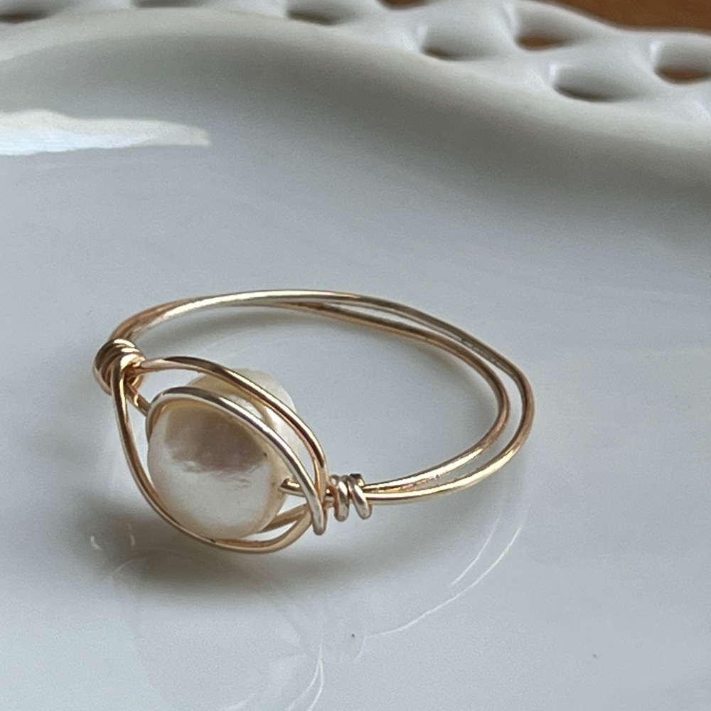 Genuine white freshwater pearl gold tarnish resistant women’s Ring size 8.5 - Picture 4 of 7